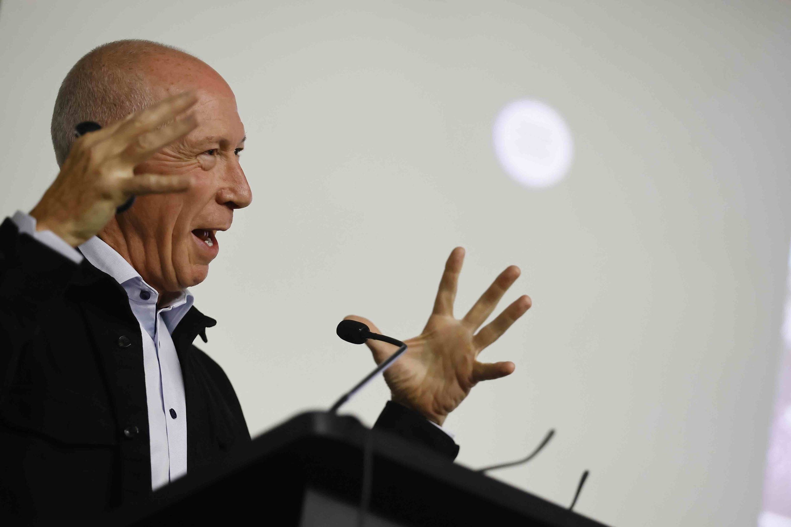Jeremy Adelman destaca el valor de Archivos UDP para el estudio de la cultura global